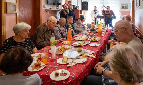 Dom za starije i nemoćne zajednički obrok